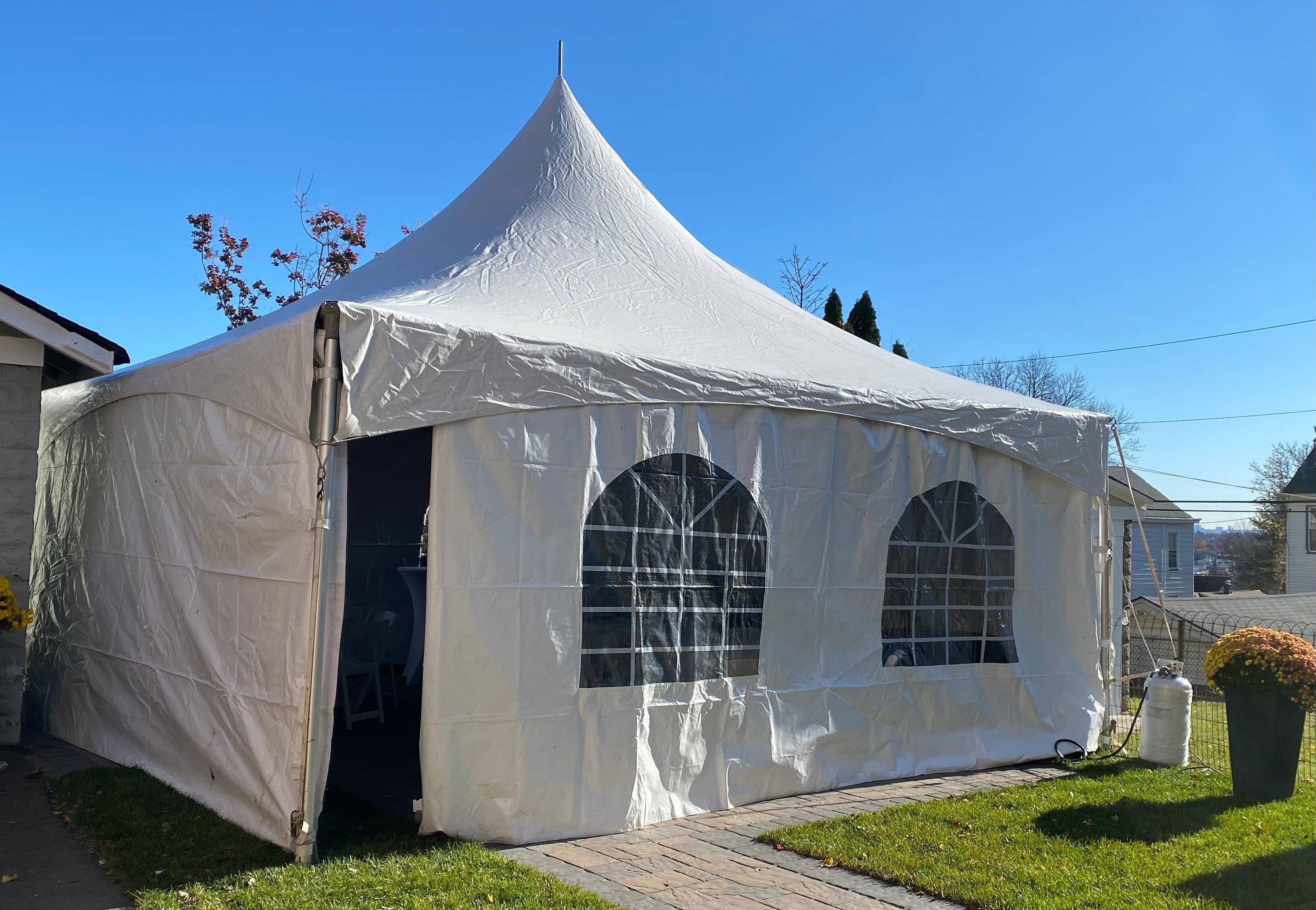 20 x 20 Stay Warm Party Rental Package
